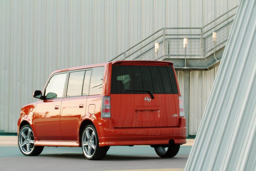  Scion xB Release Series 1.0 2004 года  (фото 11 из 22)